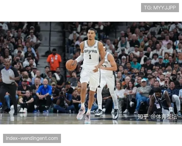 文班亚马防守统治力提升马刺上限 其进步速度令人惊叹